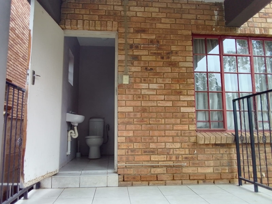 To Let 4 Bedroom Property for Rent in Safari Gardens North West